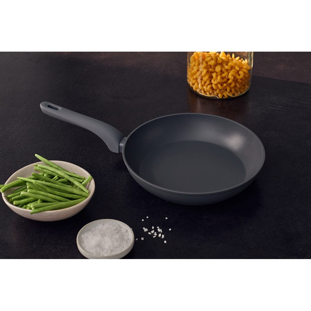 Resto Kitchenware CAS 93195 FRYPAN Diameter: 28cm h=5.2cm